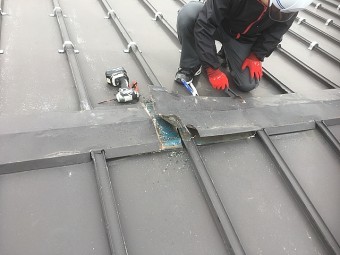 雨漏り棟取り外し