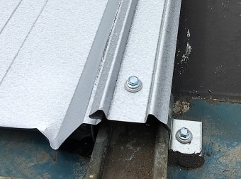 雨漏り重ね葺板金
