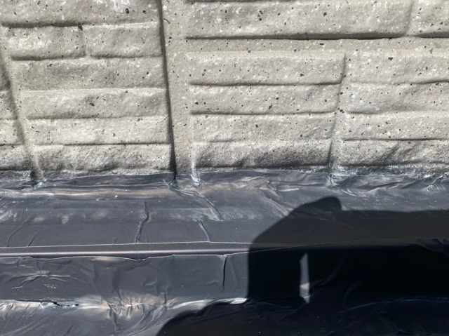 多治見市にて窓枠にシリコンコーキングで防水補修工事をしました