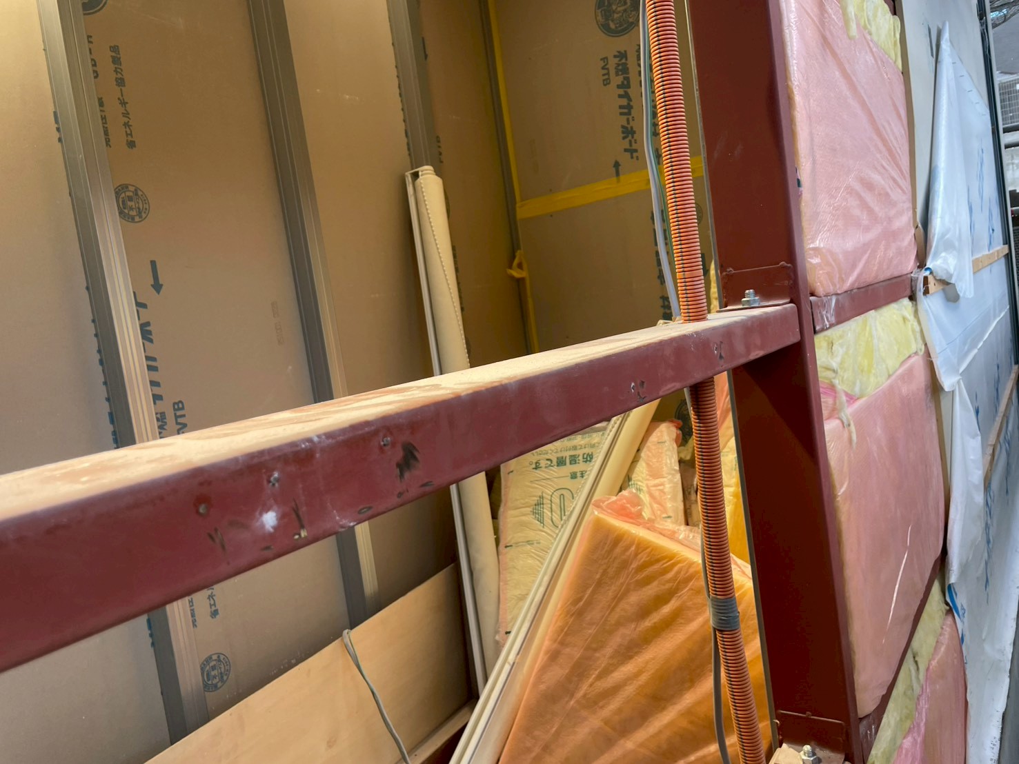 瑞浪市にて店舗の外壁の破損を　一面張替え工事で美しく修繕しました