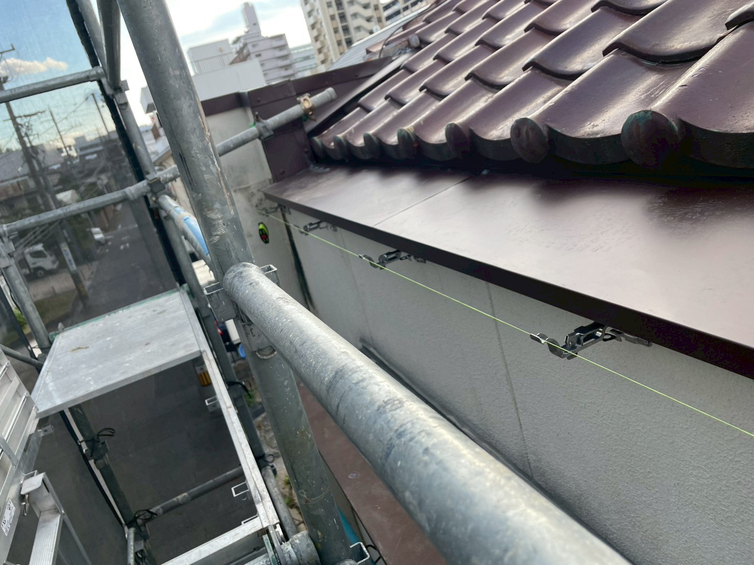 軒樋の固定金具