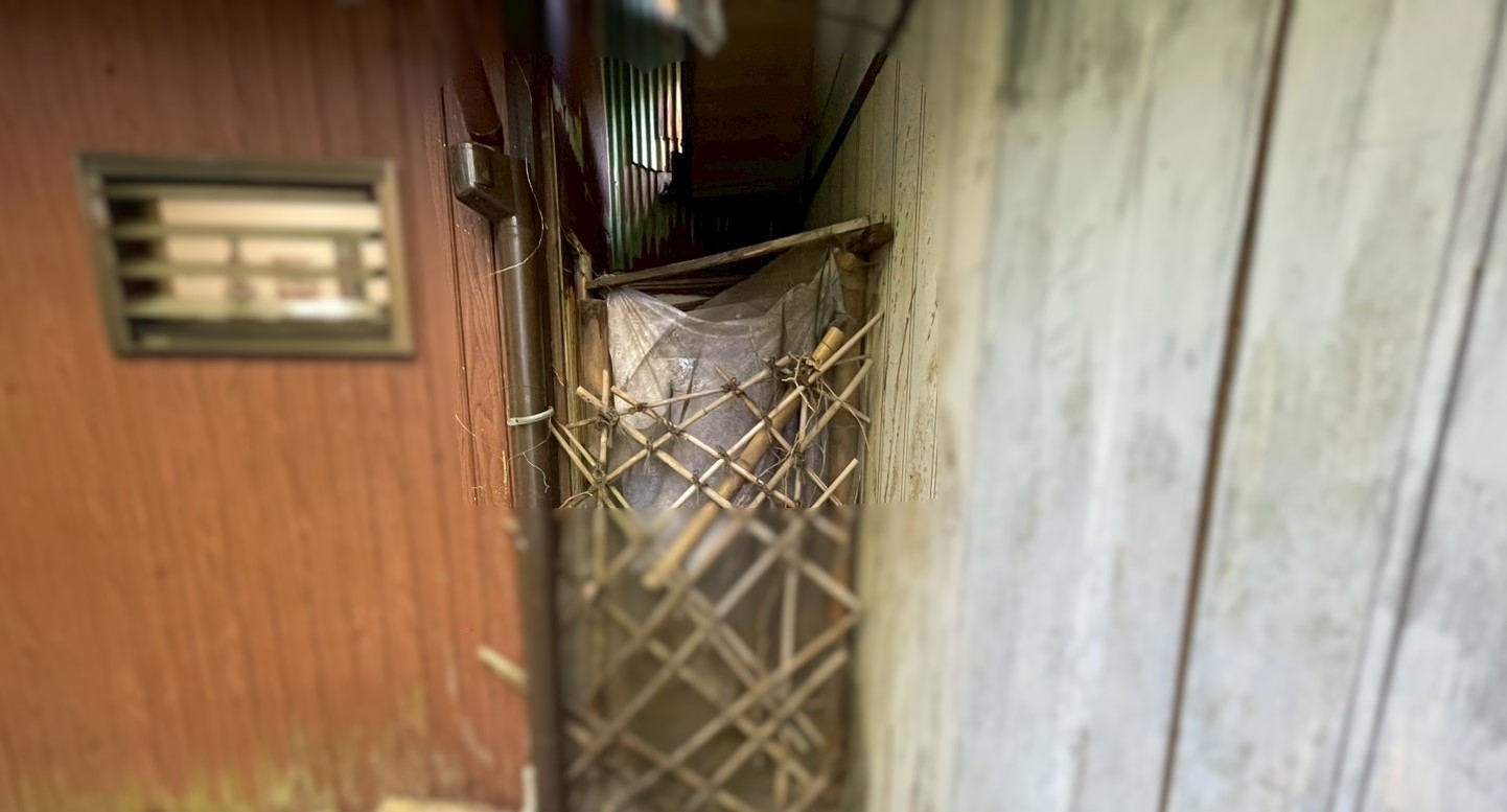 多治見市にて老朽化した庇の改修工事を行いました　耐久性のある板金加工で雨除けも安心です