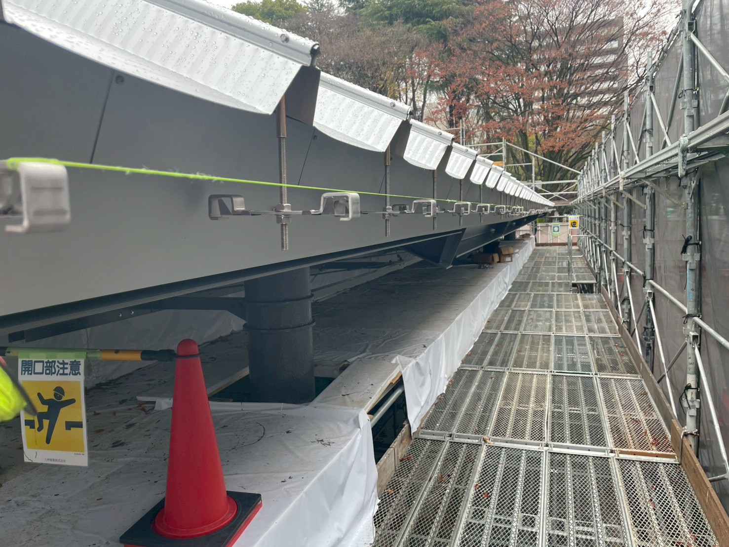 折板屋根軒樋の施工