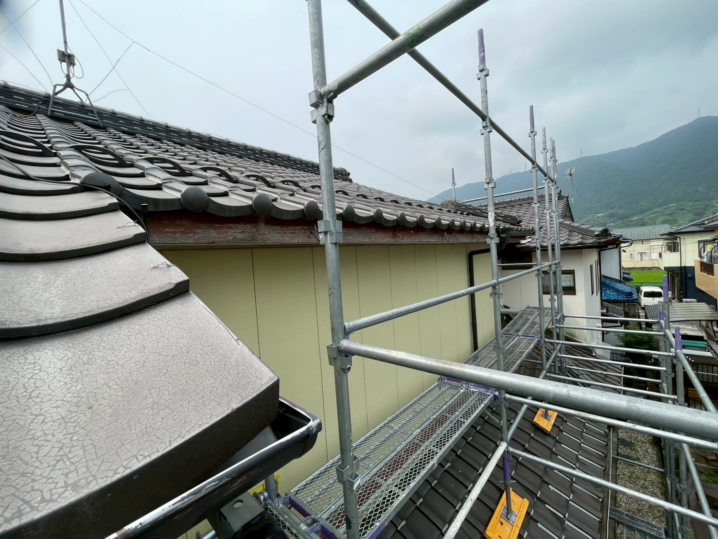 恵那市にて強風によって破損した軒樋の交換工事に行ってきました　梅雨時の雨漏り対応ができました