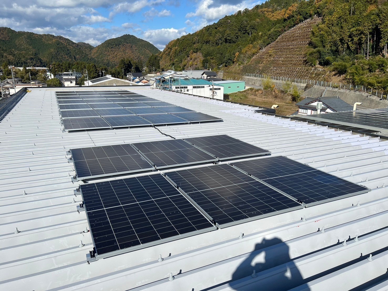 重ね式折半屋根　太陽光パネル