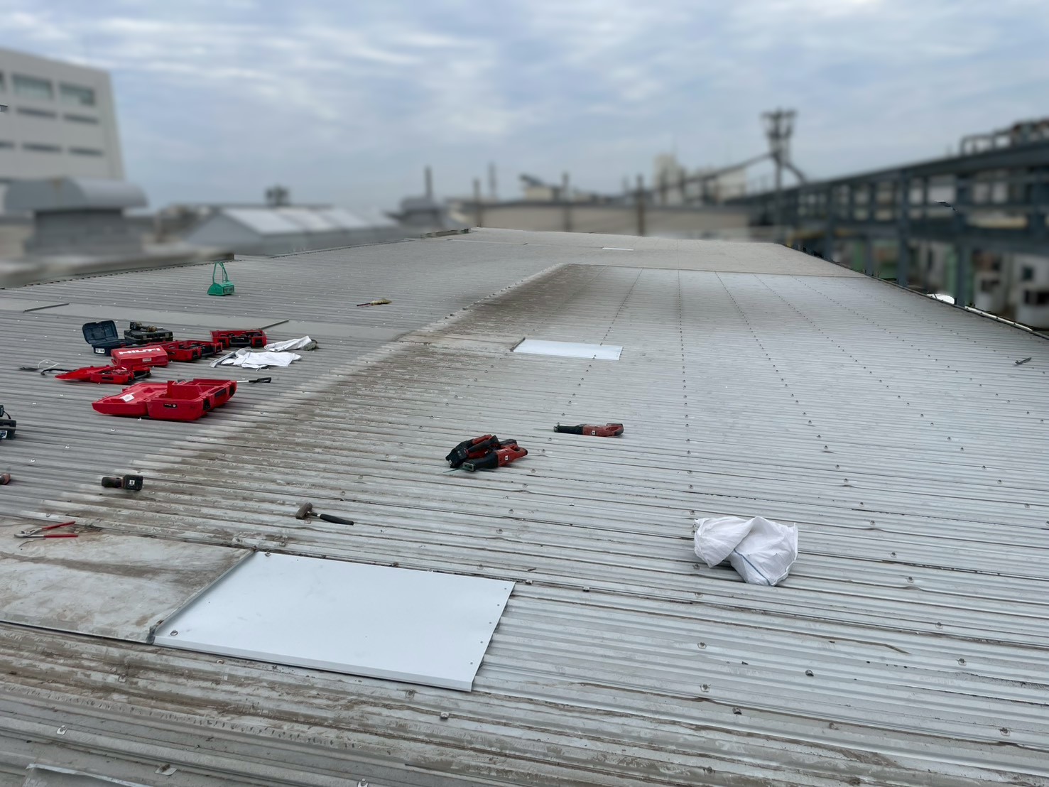 ダクト撤去後の工場屋根