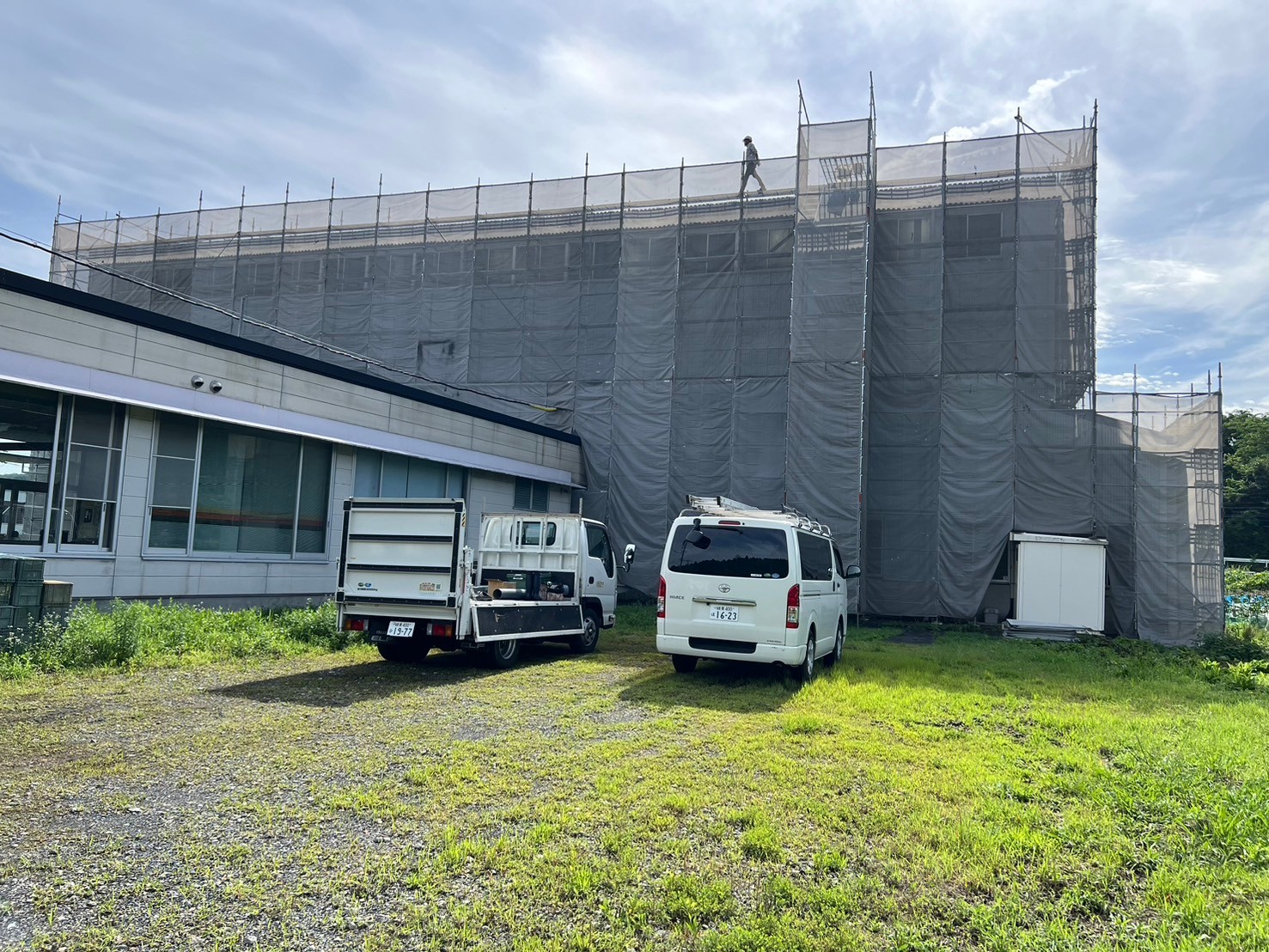 多治見市にて工場の屋根をカバールーフ工法にて修繕しました（完成まで）