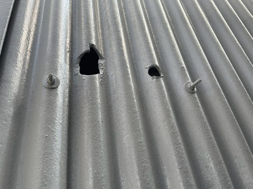 穴あき波板スレート外壁