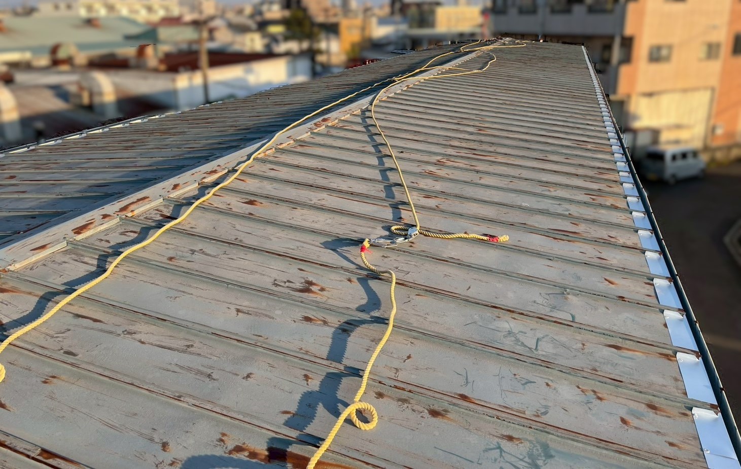 カバー工法の軒先の水切り