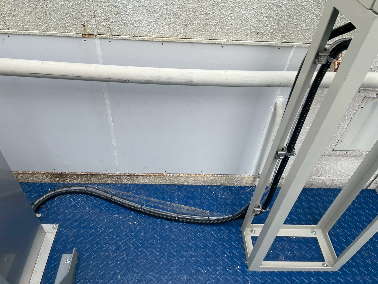 補修した工場の外壁