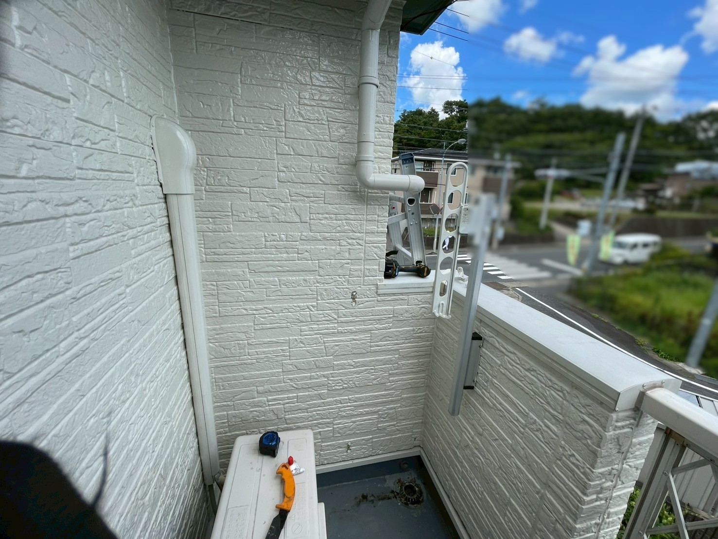 バルコニーの雨樋改修