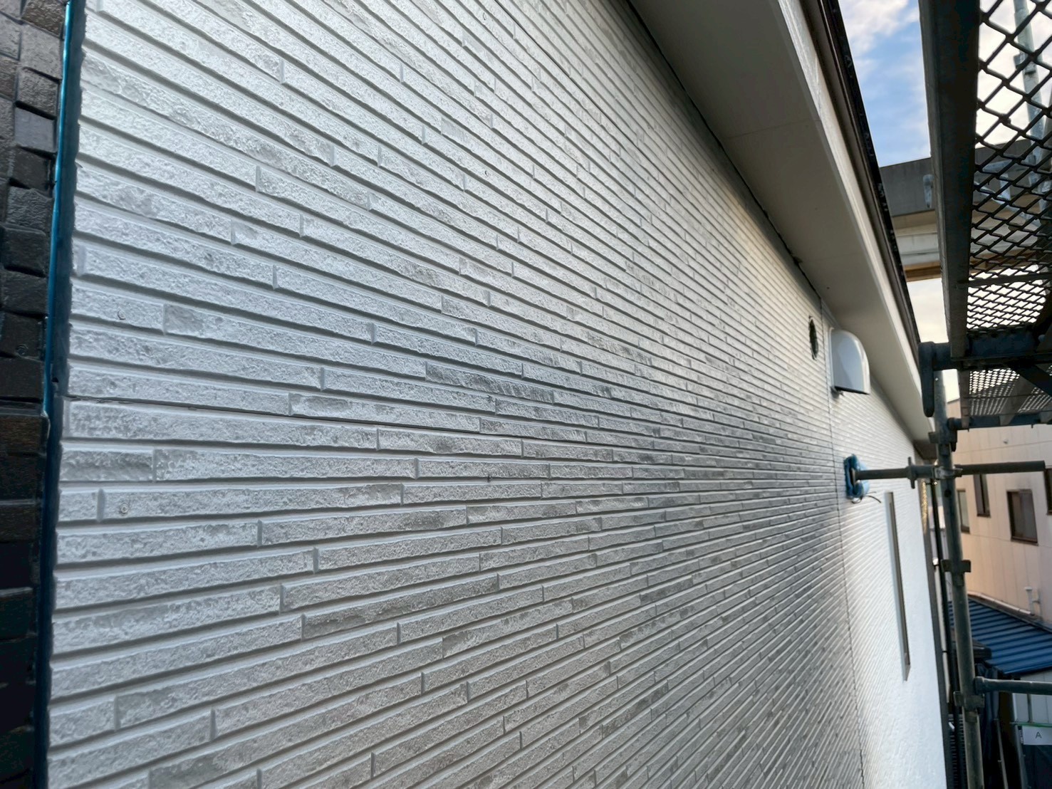 張り終えた外壁